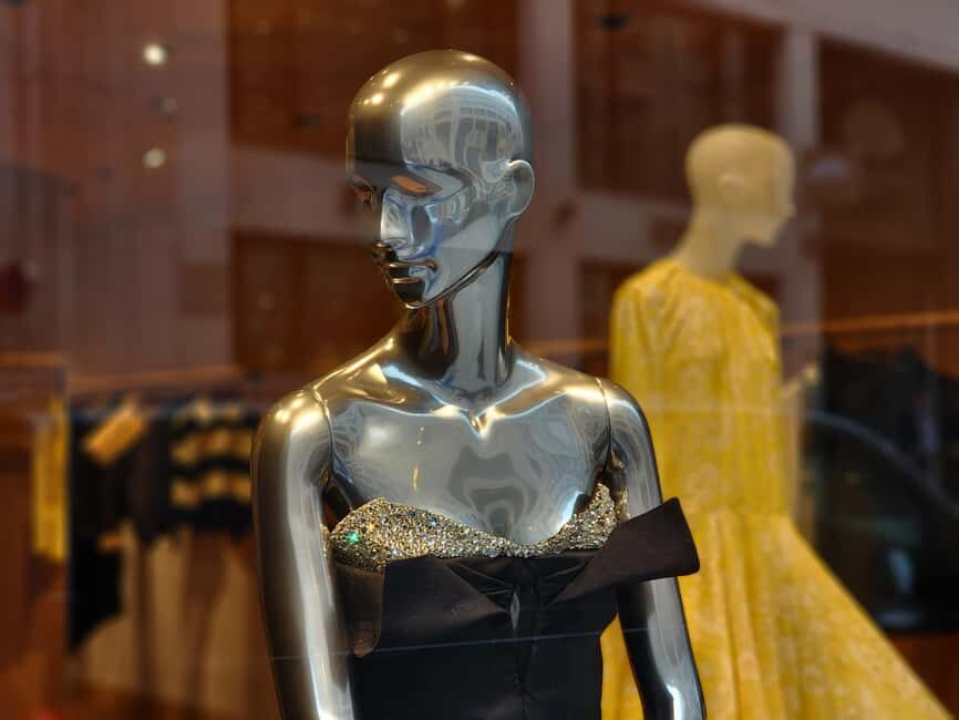 Paris Fashion Week Edition: Haute Couture Walking Tour - An In-Depth Look at the Haute Couture Tour