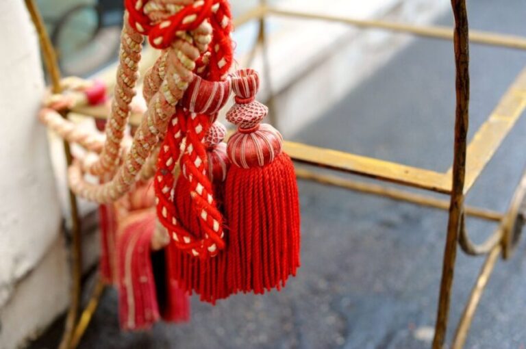 Paris: Flea Market Insider's Tour in Extra-Small Group - What You Can Expect on This Flea Market Adventure