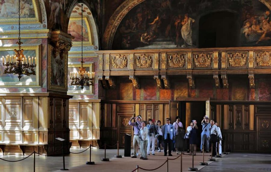 Paris: Fontainebleau and Barbizon Day Trip - Strolling Through Barbizon: Artistic Inspiration and Village Charm