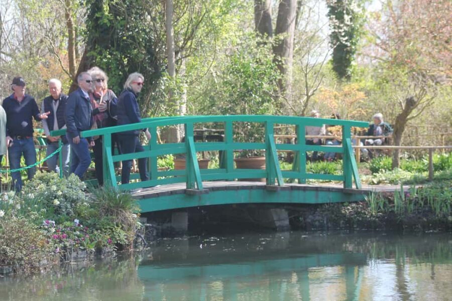 Paris: Giverny Gardens Day Trip with Professional Tour Guide - Giverny Village: Art, Cafes, and Charm