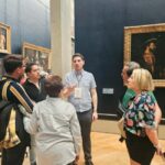 Paris: Guided visit of the Louvre Museum in Spanish - Who is this tour best suited for?