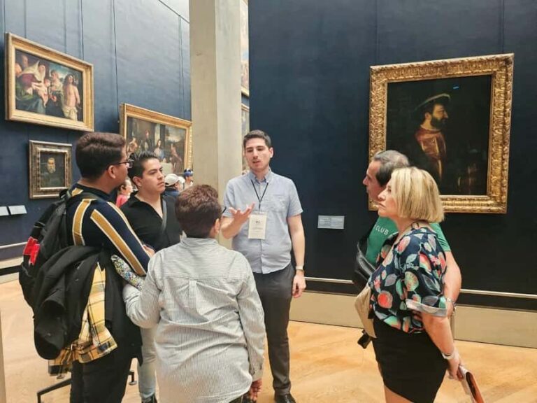 Paris: Guided visit of the Louvre Museum in Spanish - Who is this tour best suited for?