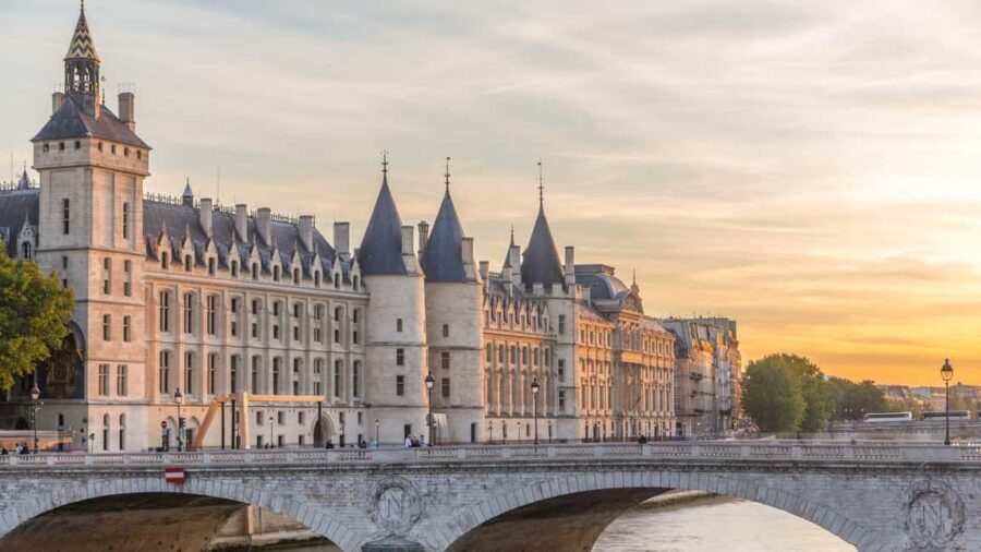 Paris : Historic Heart of Paris: Île de la Cité Walking Tour - Practical Details & Value