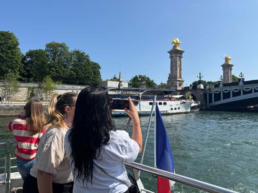 Paris: Hop-On Hop-Off Seine Cruise Pass with 9 Stops - Exploring the Stops: What You’ll See and Experience