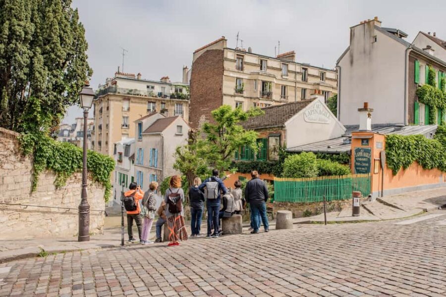 Paris: Montmartre Walking Tour with Official Local Guide - Why This Tour Offers Great Value