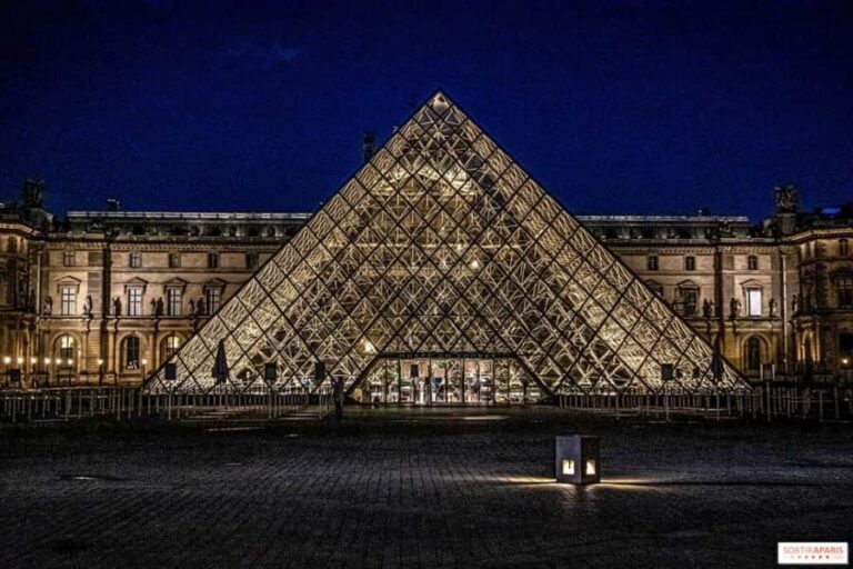 Paris: Night City Tour in a van for up to 7 people - What to Expect on This Night Tour