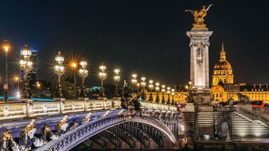 Paris: Night River Cruise On The Seine With Waffle Tasting - The Allure of Nighttime Paris