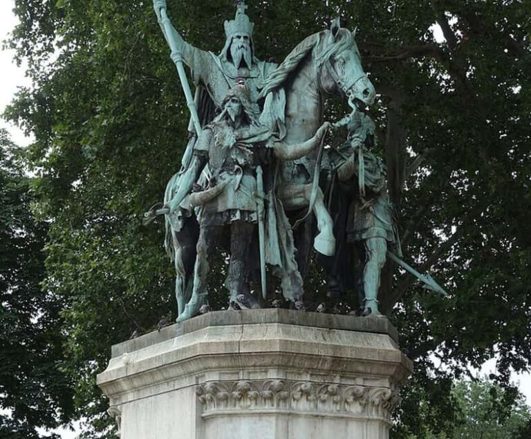 Paris: Notre Dame Audio Tour with Crypt Ticket - The Experience Breakdown: What to Expect Step-by-Step