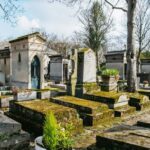 Paris: Pere Lachaise Cemetery Guided Tour - The Value of a Guided Tour in Pere Lachaise