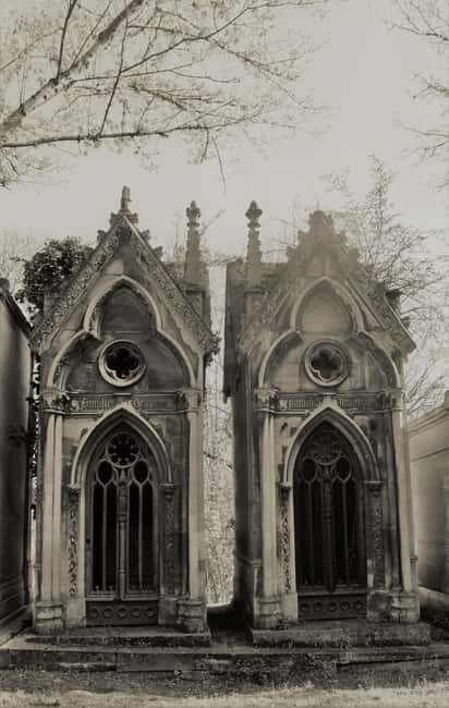 Paris: Père Lachaise Cemetery Guided Tour in Polish - Who Will Love This Tour?