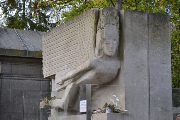 Paris: Père Lachaise Cemetery Private Tour - The Value of a Private, Customizable Tour