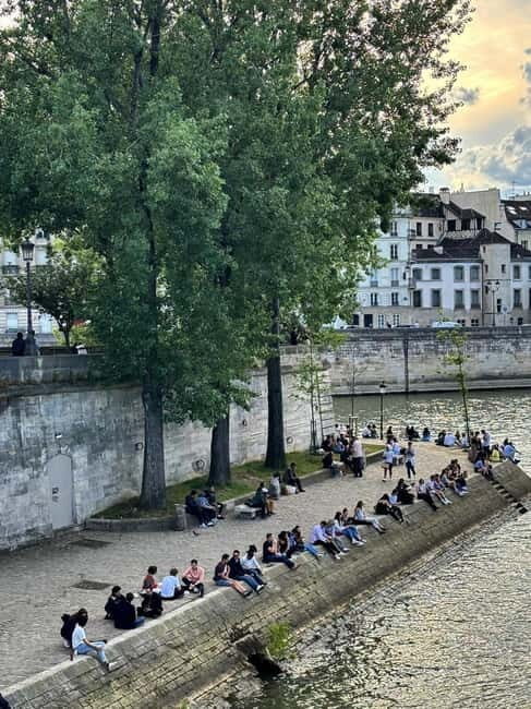 Paris: Private Guided Tour with a Local in English/Russian - Why This Tour Represents Good Value