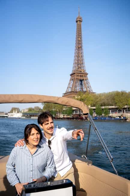 Paris: Private Small Boat Cruise with Rosé and Macarons - What Makes This Tour Stand Out