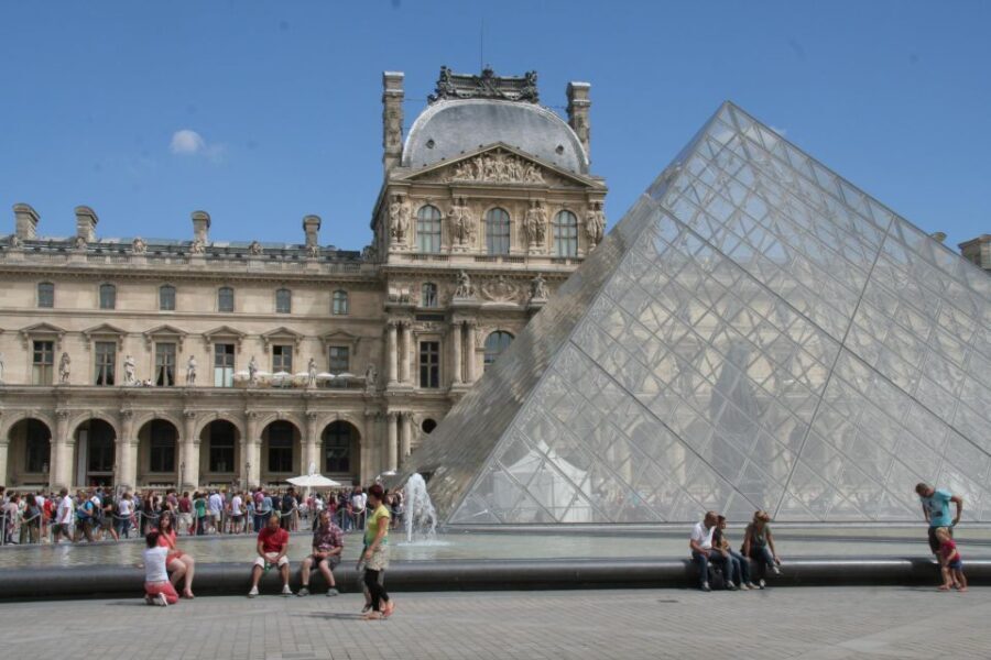 Paris: Private Tour with a Local Guide - What You Can Expect from the Tour