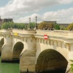 Paris: Private Walking Guided Tour of City's Highlights - The Value of a Private Guide in Paris