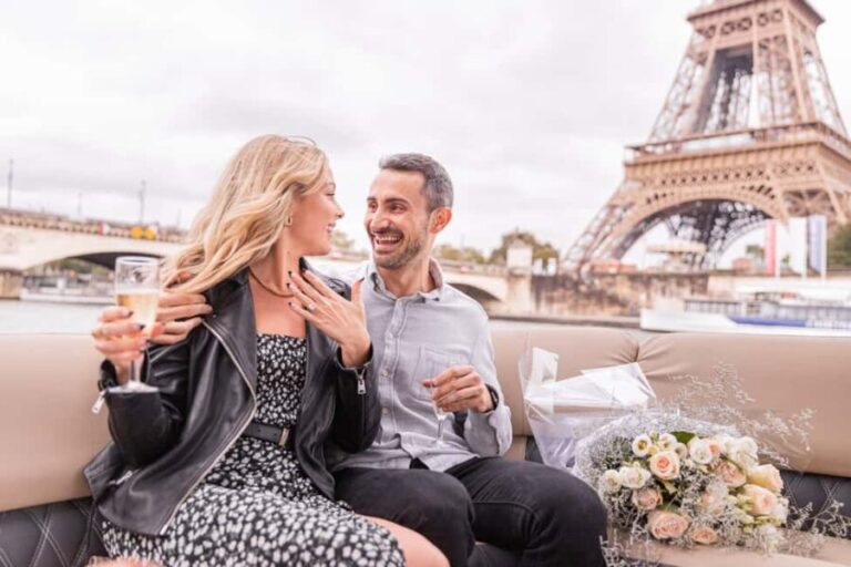 Paris Proposal / Private River Cruise + Photographer 1h - What to Expect on the Day