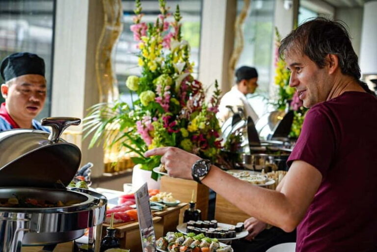 Paris: Seine River Cruise with Brunch - Exploring the Itinerary