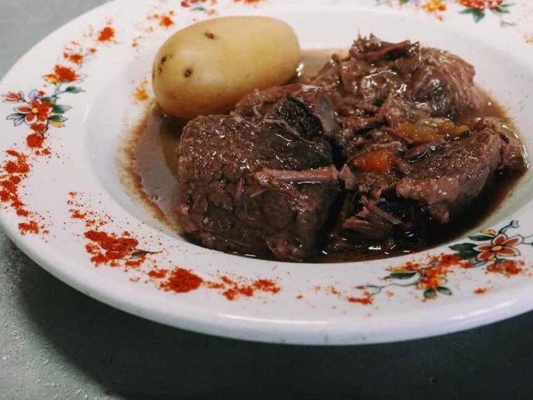 Paris: VIP Culinary Tour in Montmartre with Chef & Transfers - Pairing Wines and Gourmet Bites