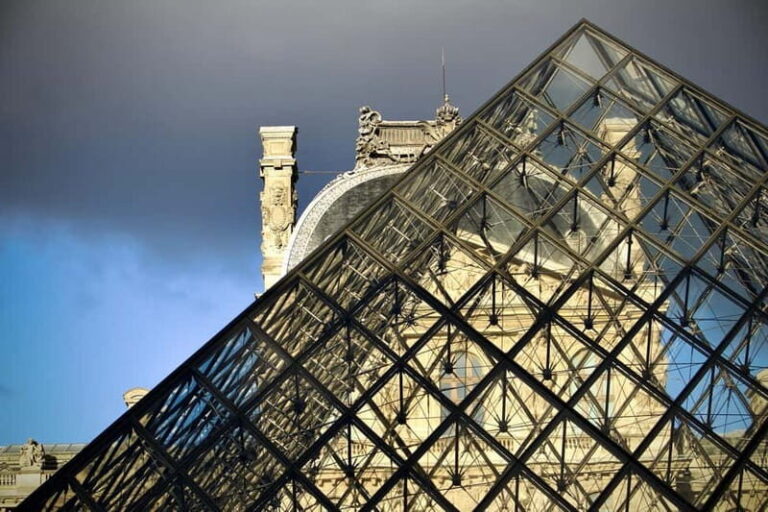 Paris: VIP Private Photo Tour - Eiffel Tower & Louvre - The Value of Private, Guided Photoshoots