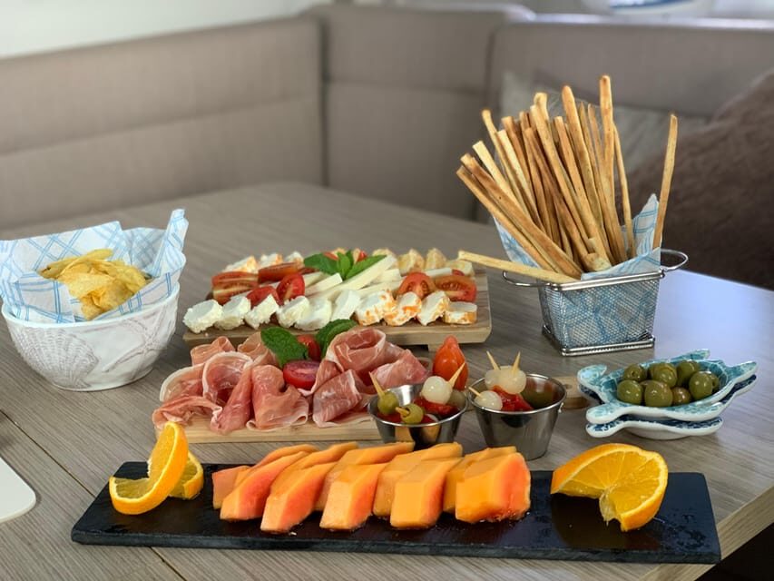 Pasito Blanco : Private sailing tour with food & drinks - The Snorkeling and Relaxation Experience