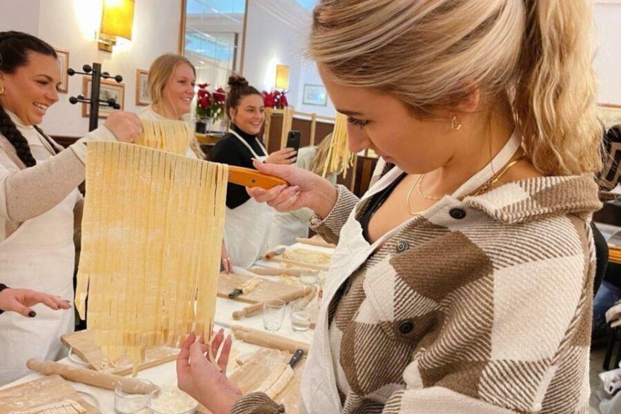 Pasta Cooking Class with Pesto Sauce Making in Rome Center - Why This Experience Stands Out