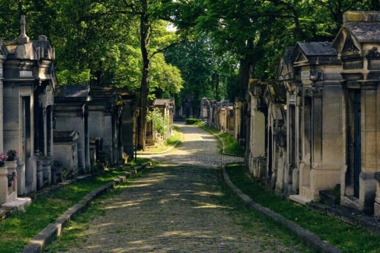 Père Lachaise Cemetery Tour, Tales from the Graves & Crepes - The Practical Details