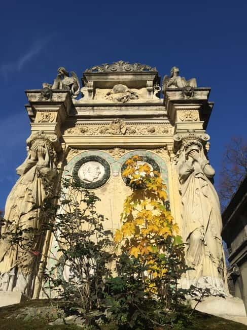 Père-Lachaise in Paris: tours in French - Why Choose This Experience?