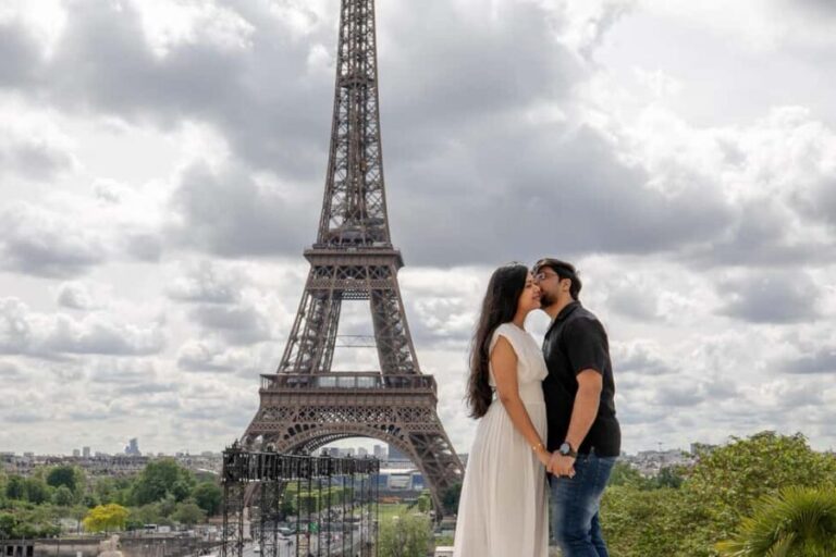 Photo session for couples with flowers around Eiffel tower - What Travelers Should Know