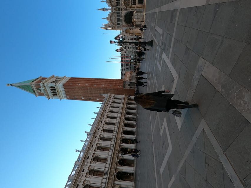 Photo with a professional photographer in Venice - Highlights of the Tour