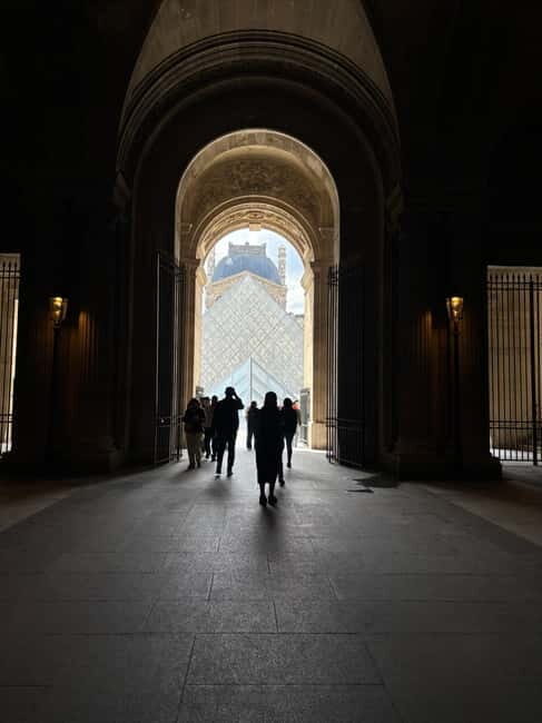 Photo Workshop in Paris sightseeing Notre Dame and Louvre - Who is this experience best suited for?