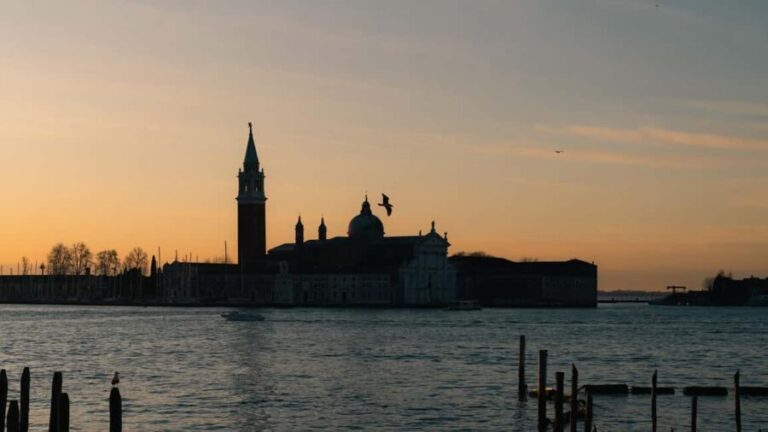 Photography Walk with your phone! Venice hidden gems - Why This Tour Works