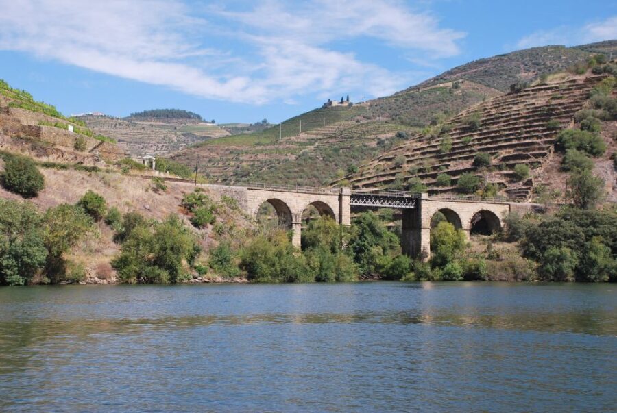 Pinhão: Douro Valley Rabelo Boat Tour and Kayak Experience - What Makes This Tour Worth It?
