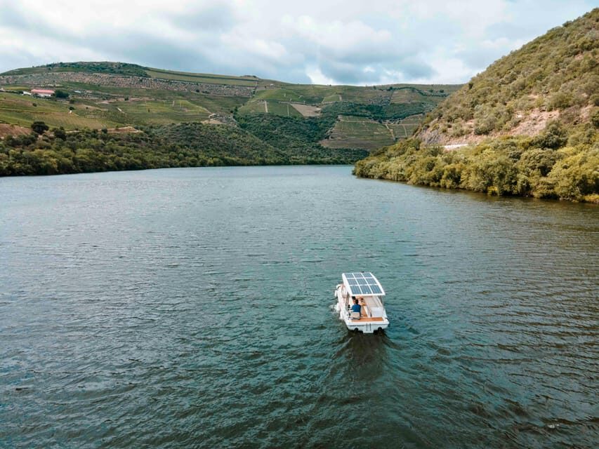 Pinhão: Private Electric Boat Tour 1h- Wine Tasting Included - The Itinerary Breakdown