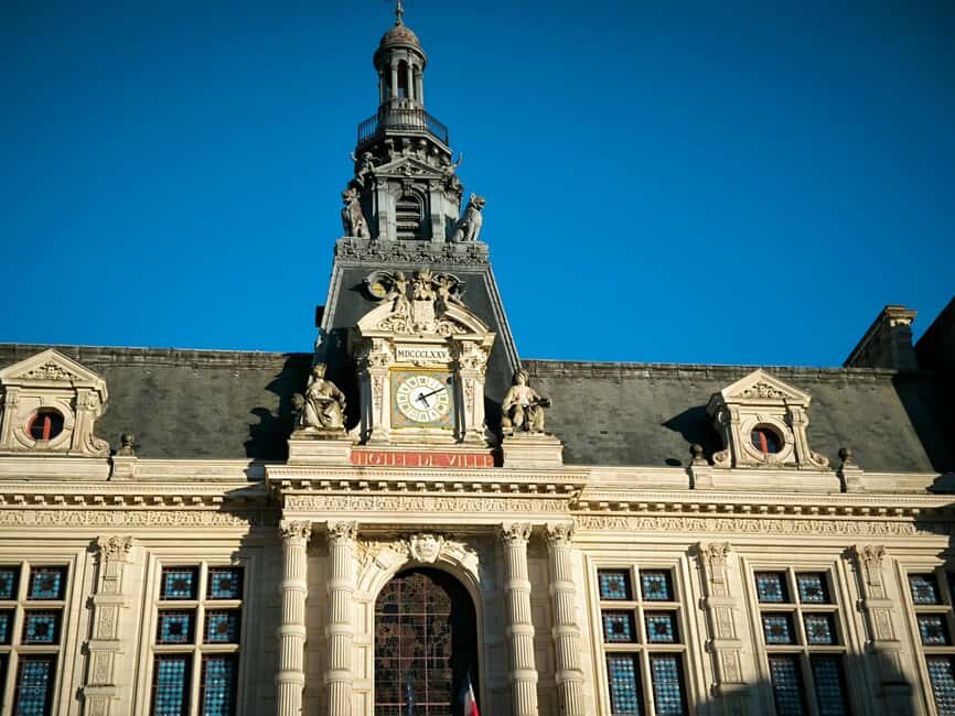 Poitiers: Eleanor's Treasure Hunt  Guided City Tour - Itinerary Breakdown: What You’ll See and Do