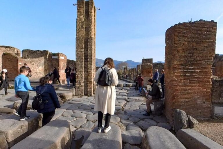 Pompeii: 2 Hours Skip the Line Visit with a Licensed Guide - Exploring Pompeii in 2 Hours: What’s Included and How It Works
