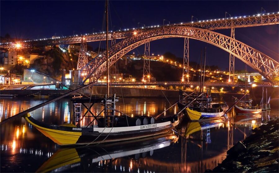 Porto: All-Inclusive Fado Dinner Show and Night Tour - Who Is This Tour For?