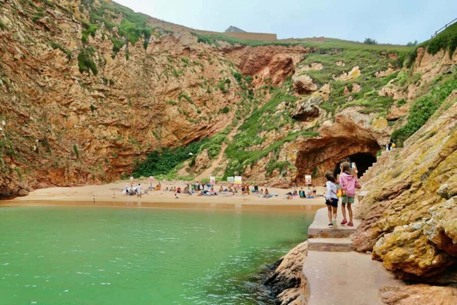 Porto: Berlengas Islands, Óbidos Castle and Peniche Day Trip - Exploring Óbidos: A Fairytale Medieval Village