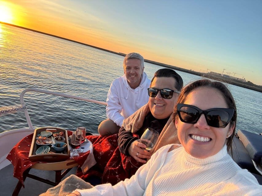 Porto: Douro private cruiser (only for you)6 bridges/sunset - The Sunset & Toast: A Moment to Remember