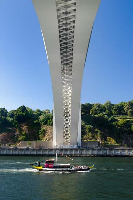 Porto: Explore 6 Iconic Bridges on an Authentic Rabelo Boat - The Experience in Detail