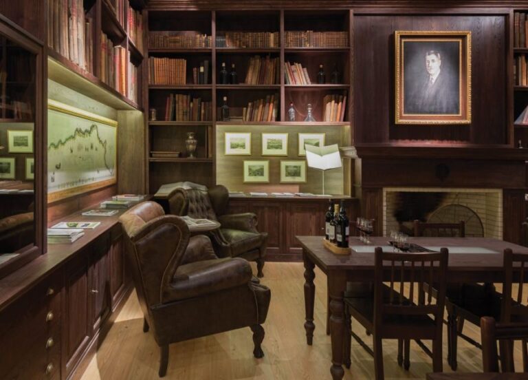 Porto: Graham's Port Lodge Tour & Vintage Room Wine Tasting - What We Love About This Tour