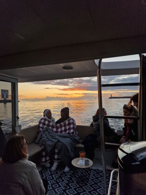 Porto: Guide Boat tour with tasting of 4 Port wines - Detailed Breakdown of the Itinerary