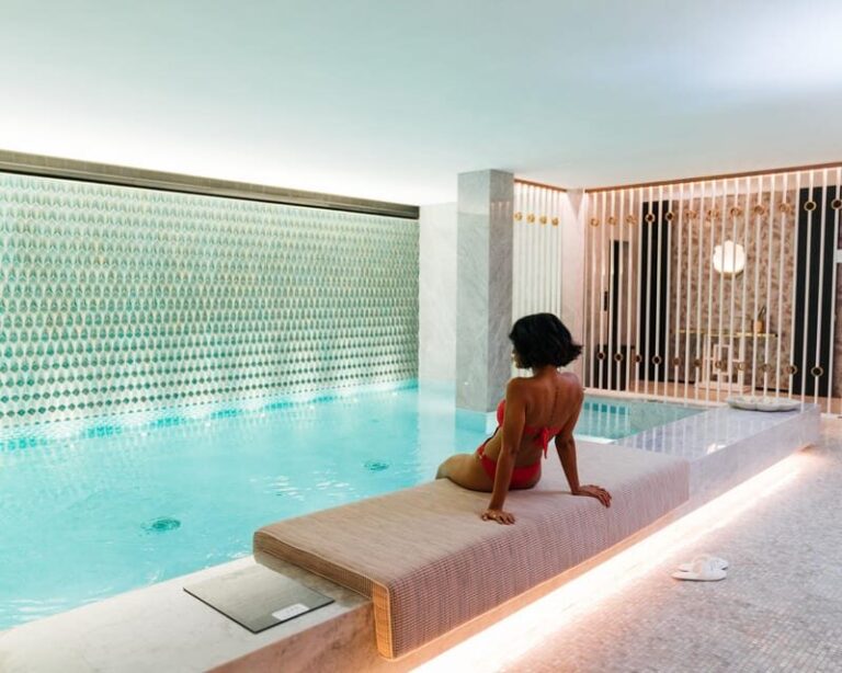 Porto: Relaxing by the pool, sauna and steam room - Practical Tips for Your Visit