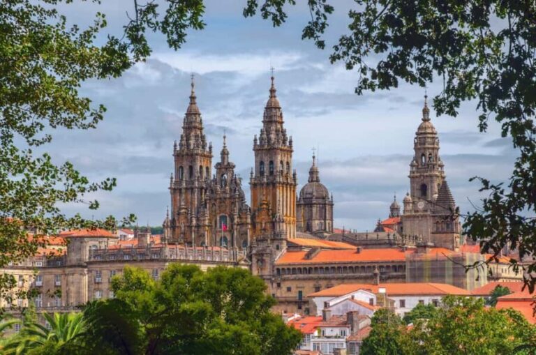 Porto: Santiago de Compostela and Valença do Minho Day Tour - What Makes This Tour Stand Out