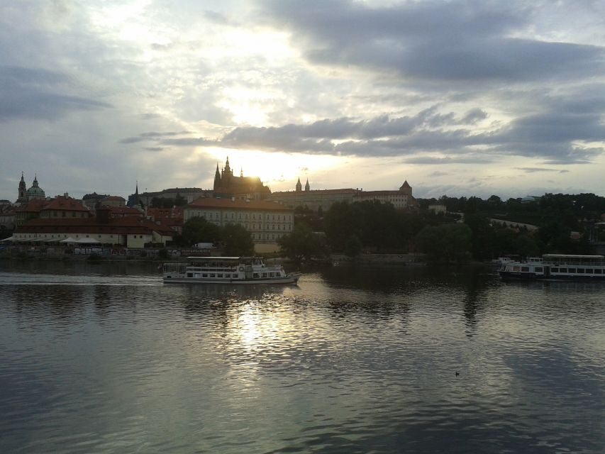 Prague: 3-hour Evening River Cruise with Dinner - Practical Details You Should Know
