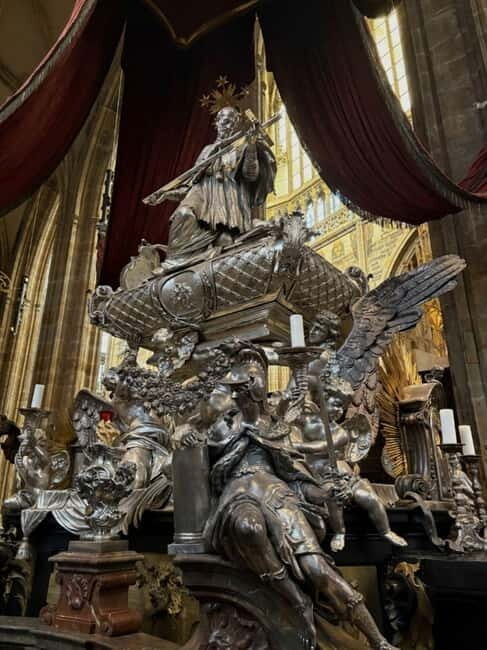 Prague Castle Ticket & Audioguide with Pick-up in GPG Office - Who Will Love This Tour?