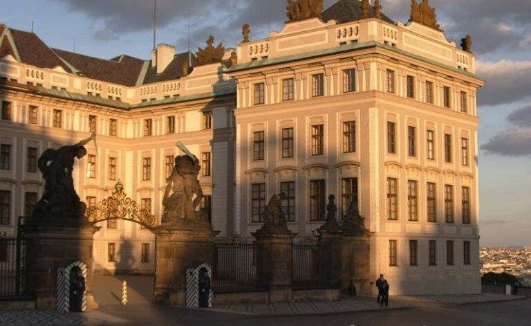 Prague City Pass 30-Day Ticket - Navigating the Itinerary and Attractions