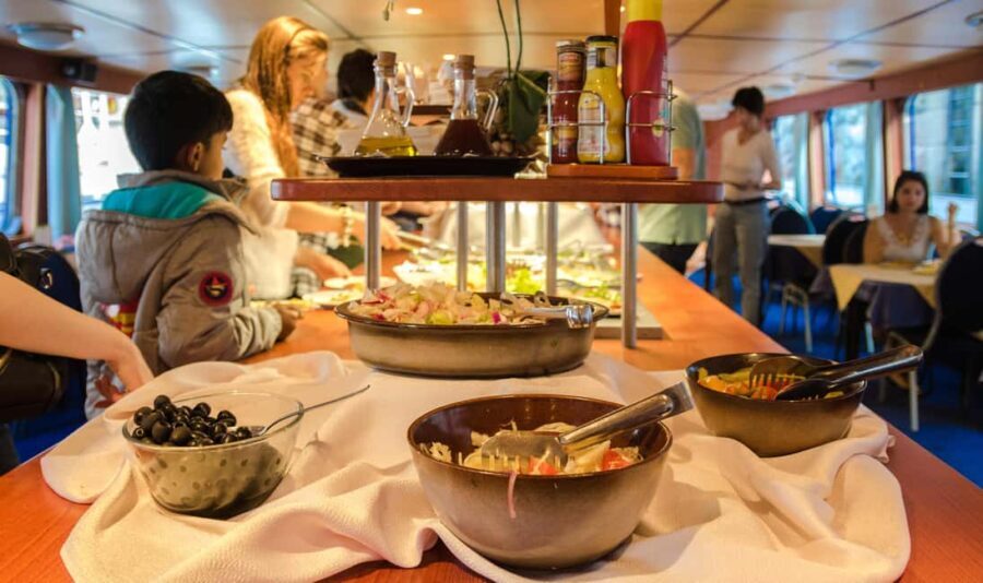 Prague: Dinner Cruise with Hotel Pickup and Drop-off - The Experience in Detail