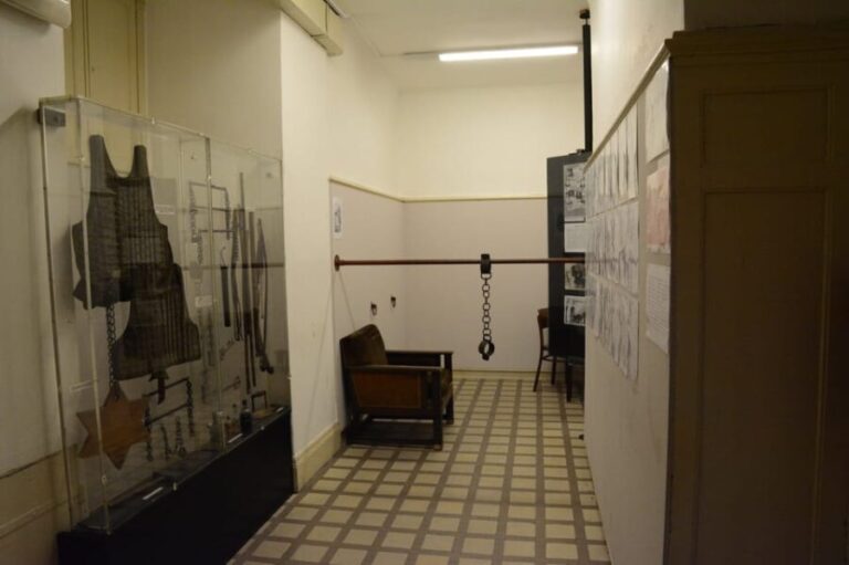 Prague: Gestapo Headquarters Tour in Spanish - In-Depth Tour Breakdown