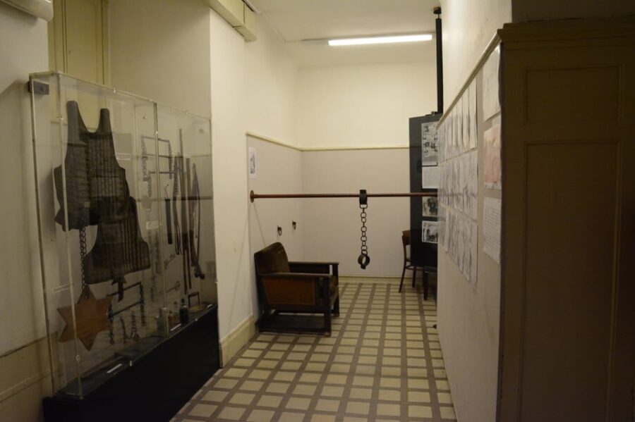 Prague: Gestapo Headquarters Tour in Spanish - In-Depth Tour Breakdown