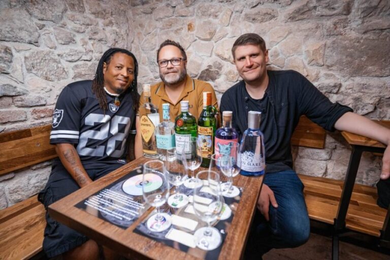 Prague Gin Tasting - The Guide and Atmosphere